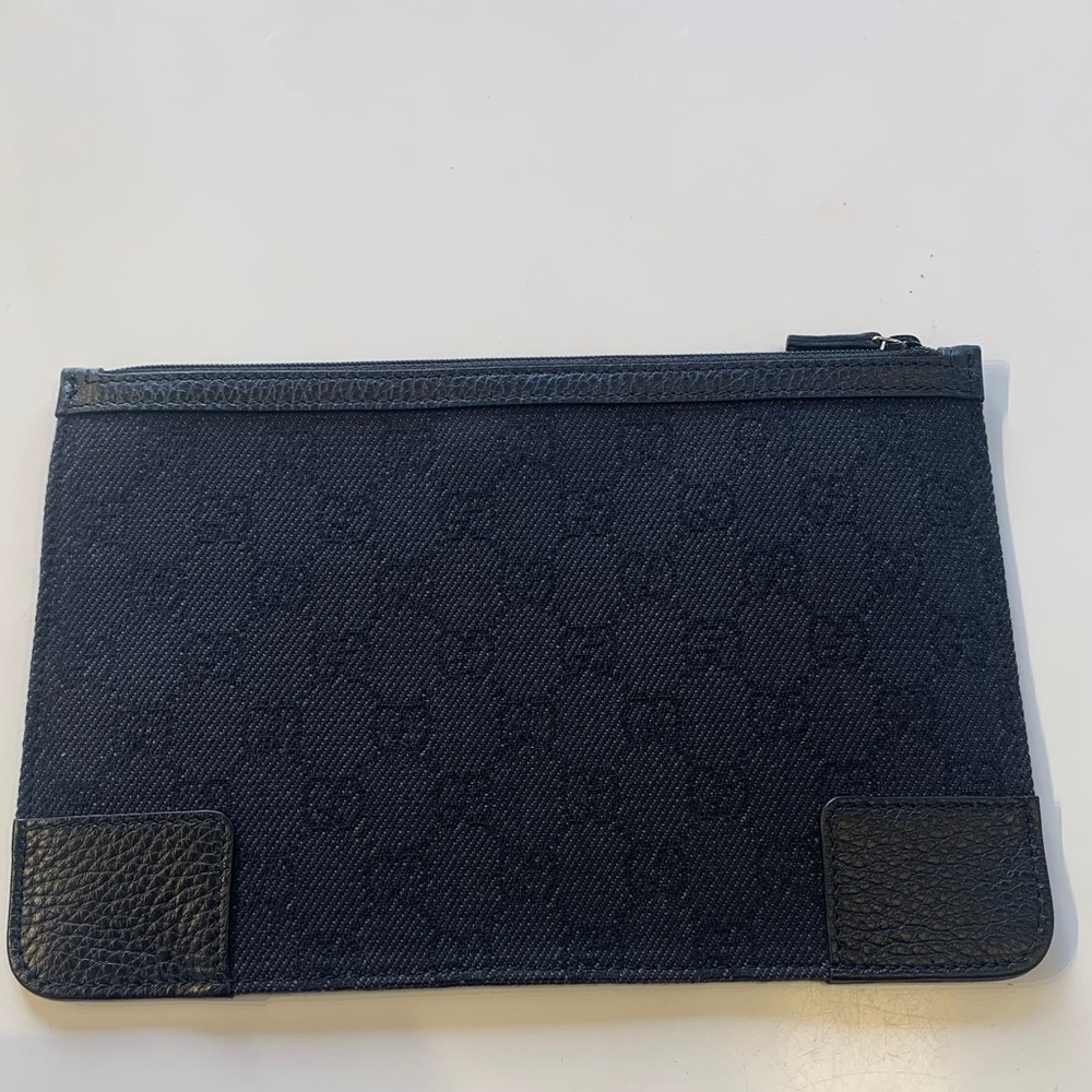 Gucci GG Supreme zip flat pouch